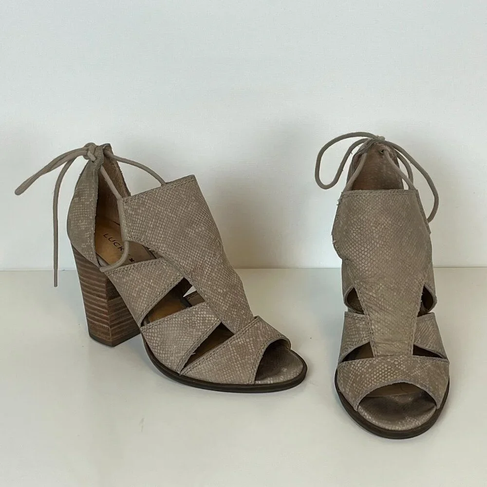 Lucky Brand Taupe Wedges Heels Shoes ((size 6M))